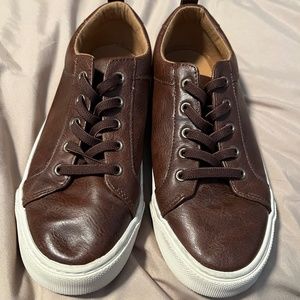 Old Navy Boys Slip-on Leather Everyday Sneaker - size 5